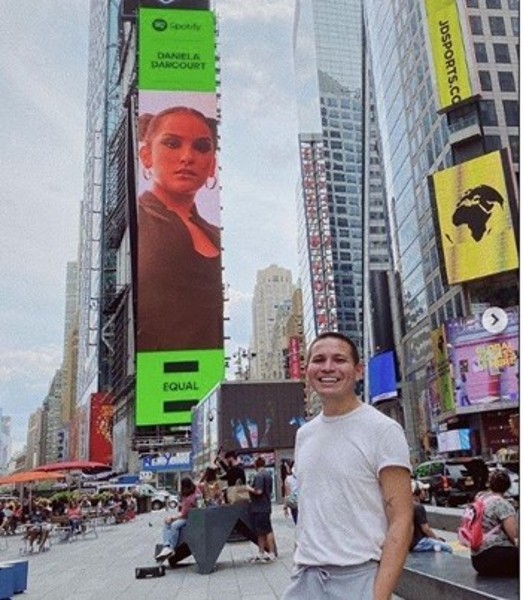 Perú sigue brillando en Times Square bajo el lente de Giuseppe Falla