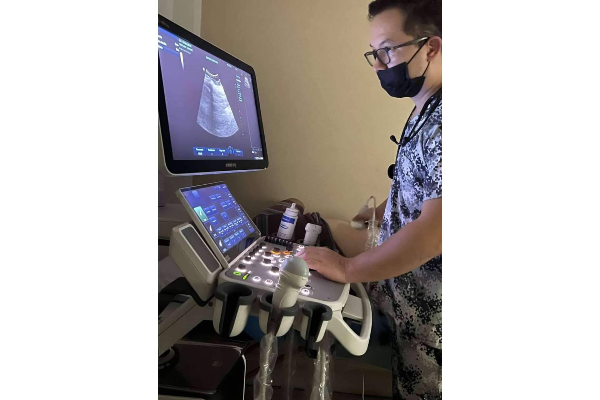 El cirujano Dr. Alan Hernández, experto en los casos de apendicitis aguda