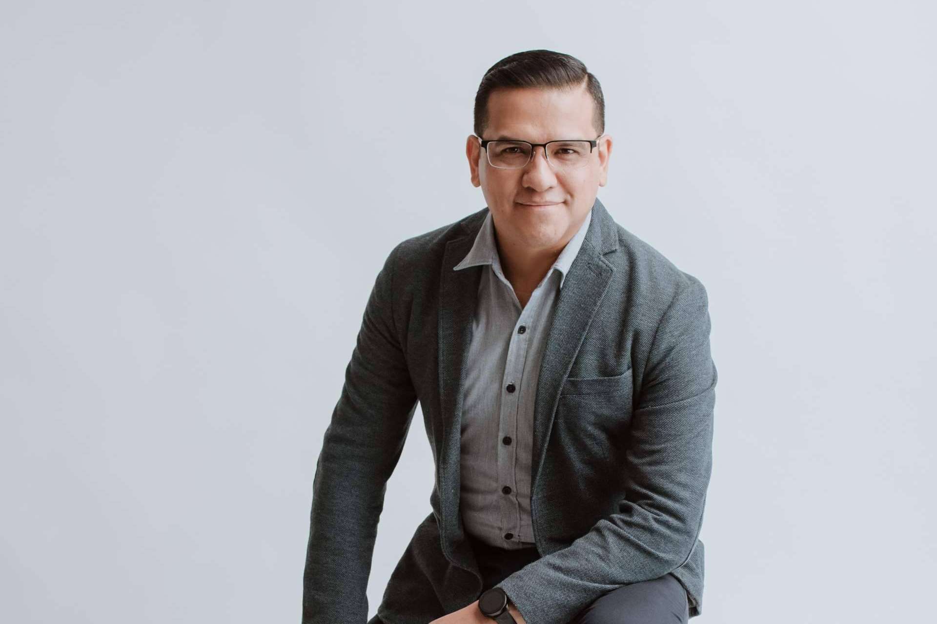Beto López, consultor de marketing y publicidad, diseña dos soluciones relacionadas con el marketing y la IA
