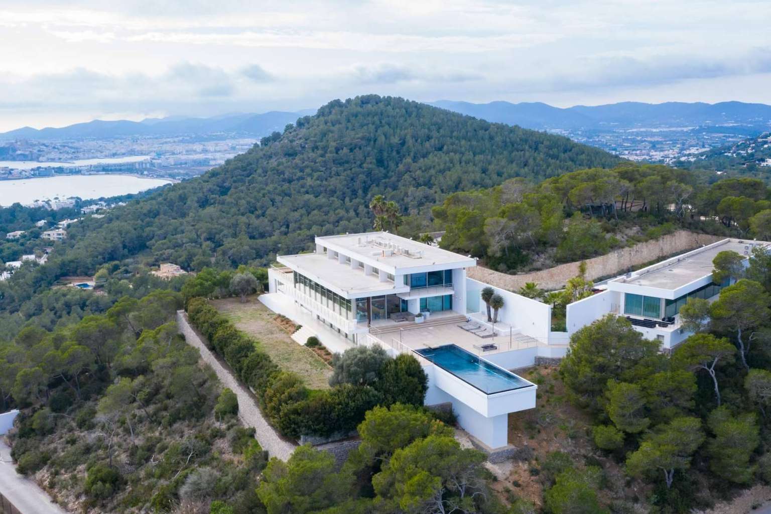 Amarante indica las últimas tendencias en villas de lujo en el Mar Mediterráneo, el destino predilecto de las vacaciones de los futbolistas