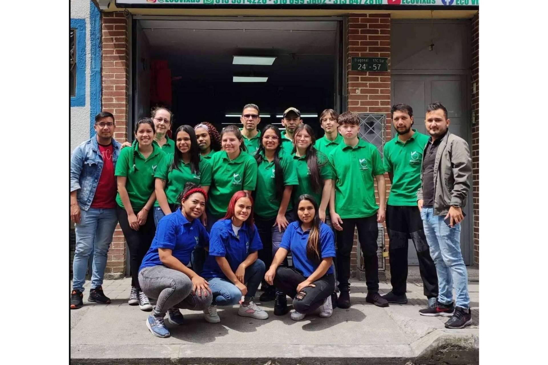 Bolsas ecológicas con la joven empresa en crecimiento Ecovixus