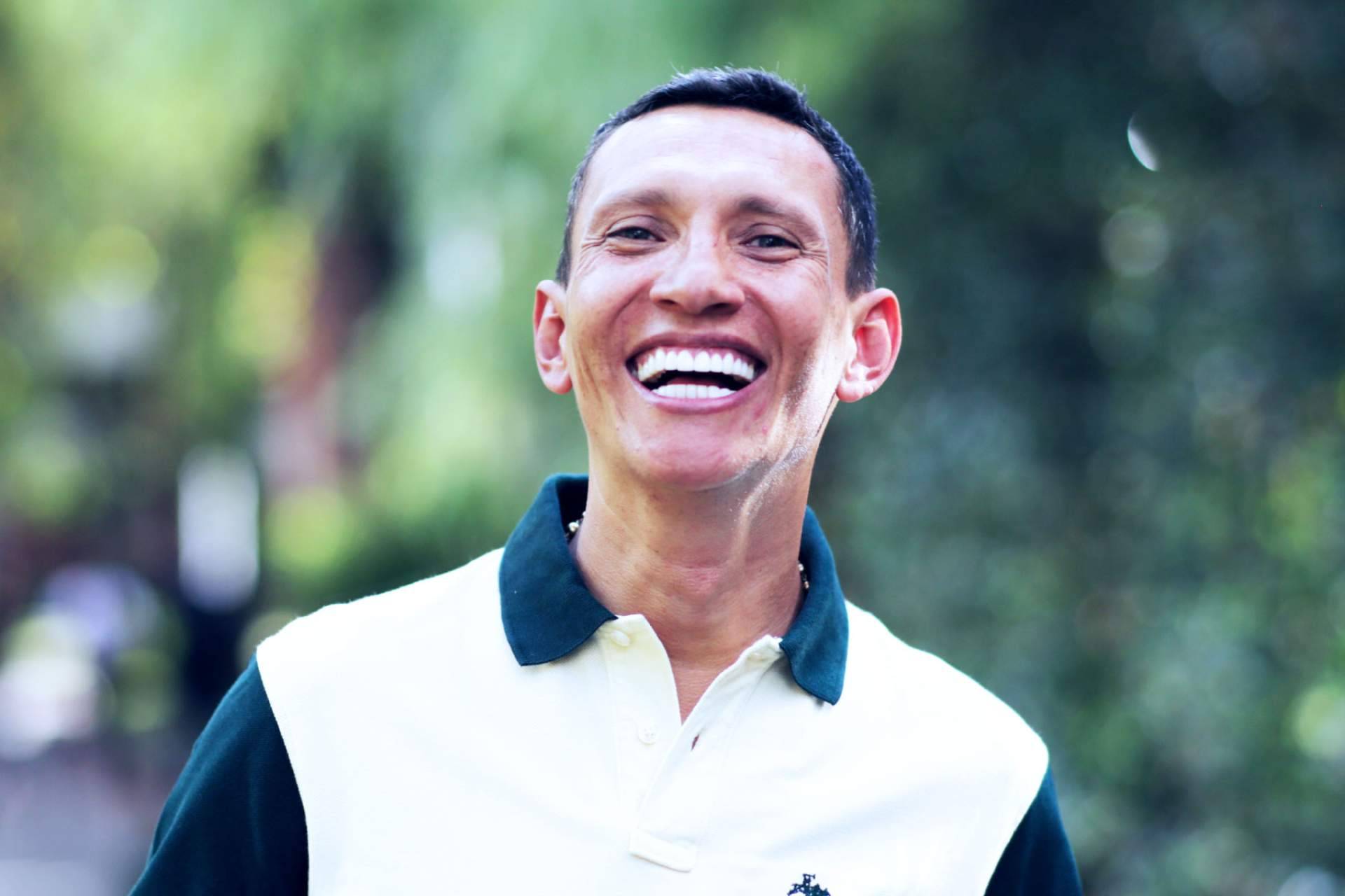 Odontología de Marlon Becerra ofrece diseño de sonrisa e implantes dentales