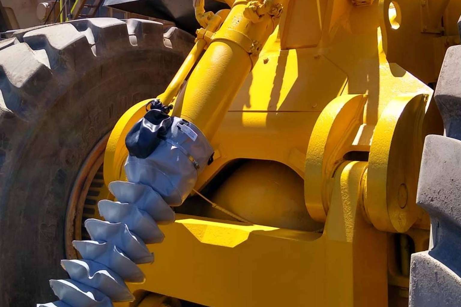 Fuelles, la solución para mantener y extender la vida útil de los cilindros hidráulicos
