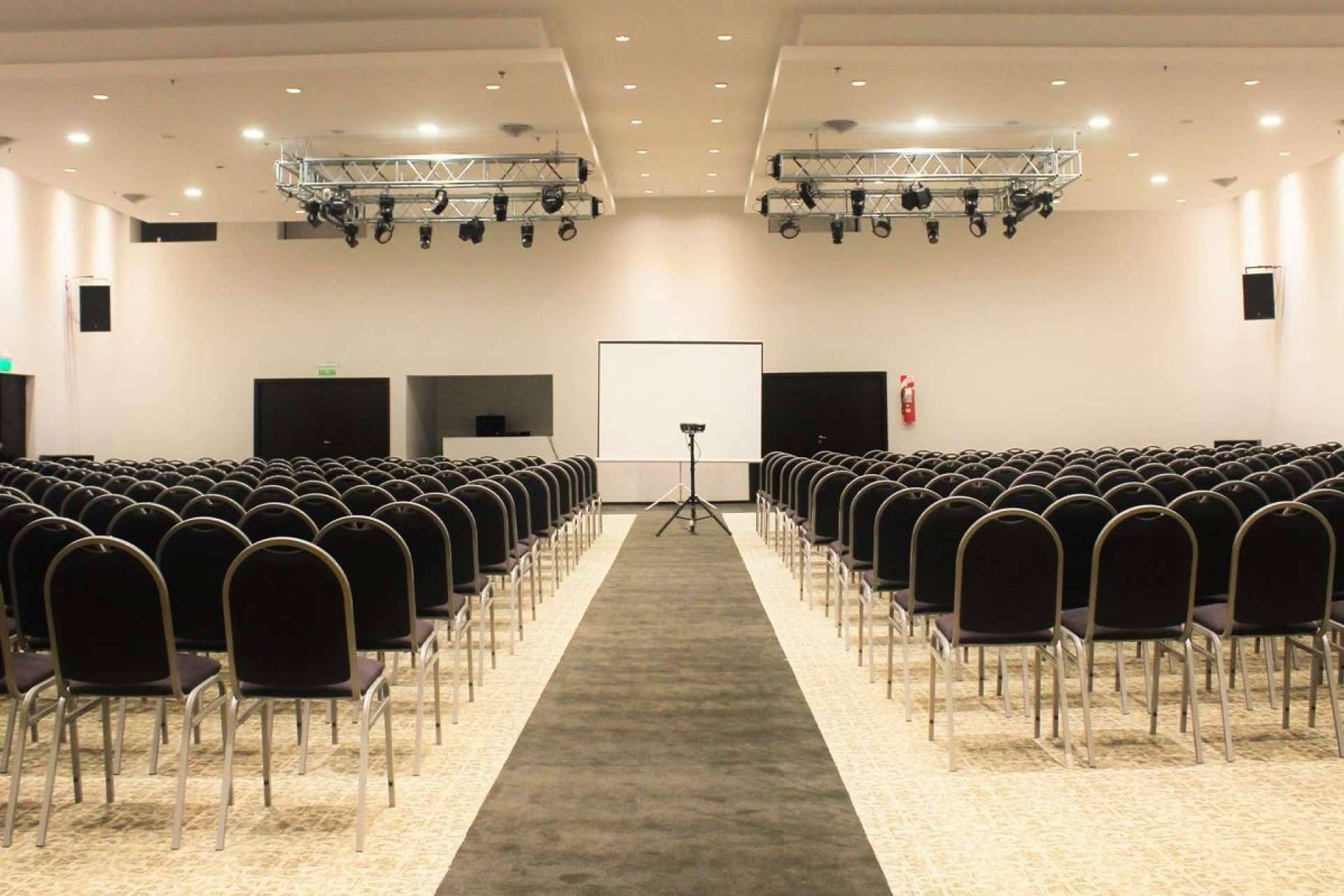 ¿Cómo elegir una silla para eventos?