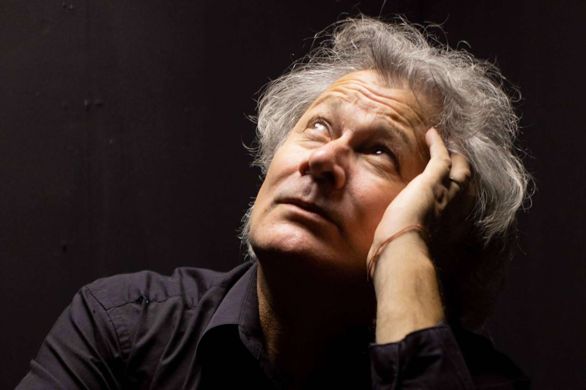Alejandro Vales en Teatro 8; la figura del actor, director, productor teatral y dramaturgo