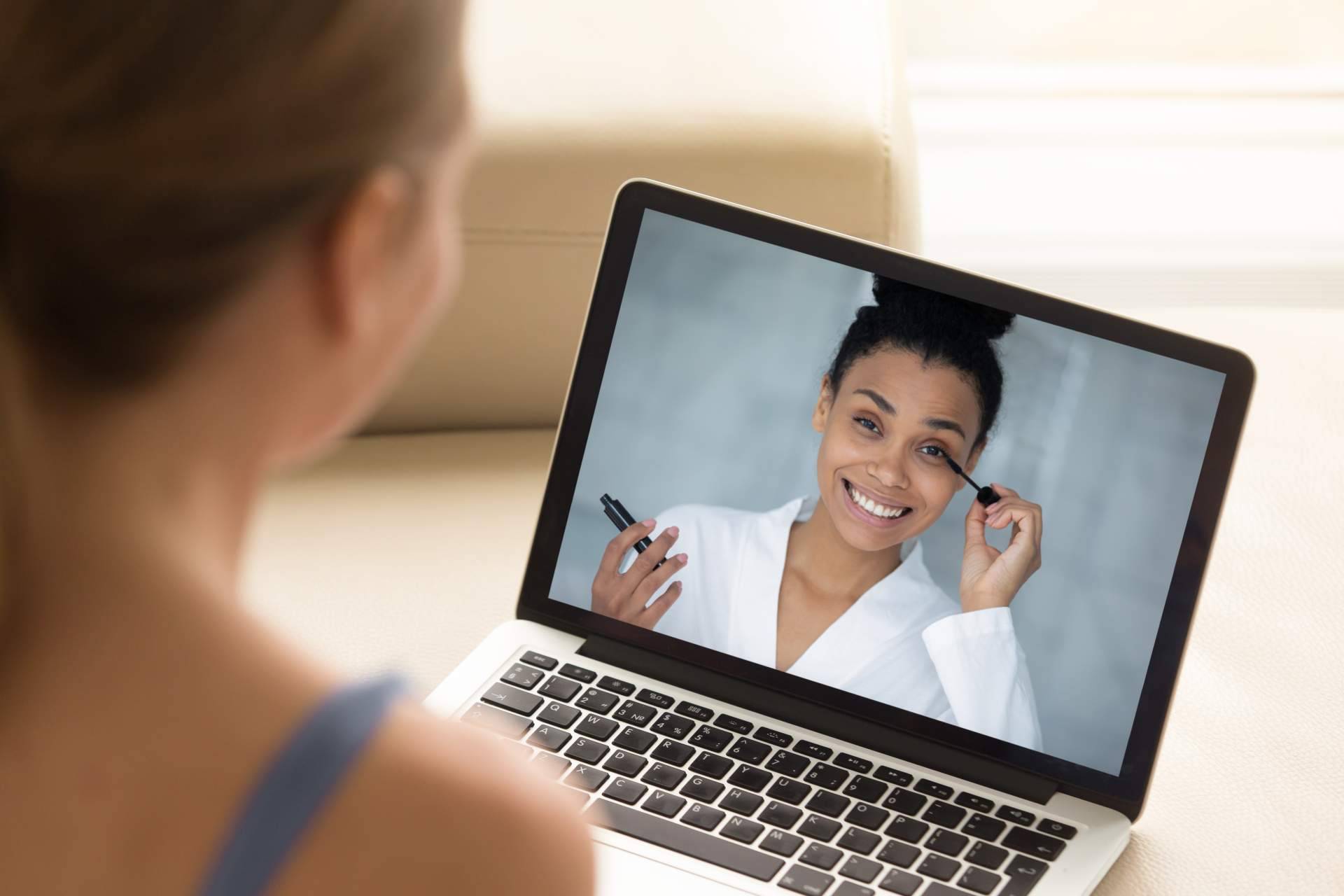 Formarse en cursos del sector belleza de forma práctica y eficaz, por Estética Latina Academy
