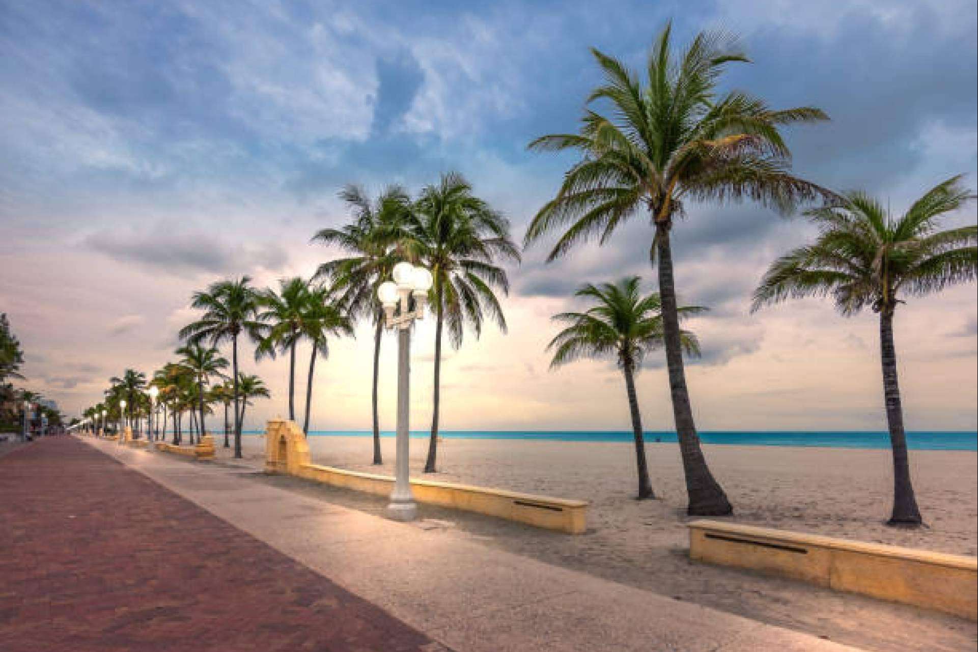 Visitantes de todo el mundo se dirigen a Hollywood Beach en busca de una experiencia verdaderamente única