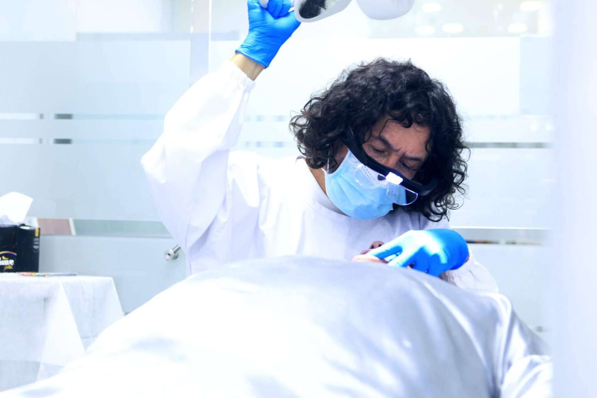Todo lo que hay que saber para realizar un implante dental satisfactorio, con Odontología de Marlon Becerra