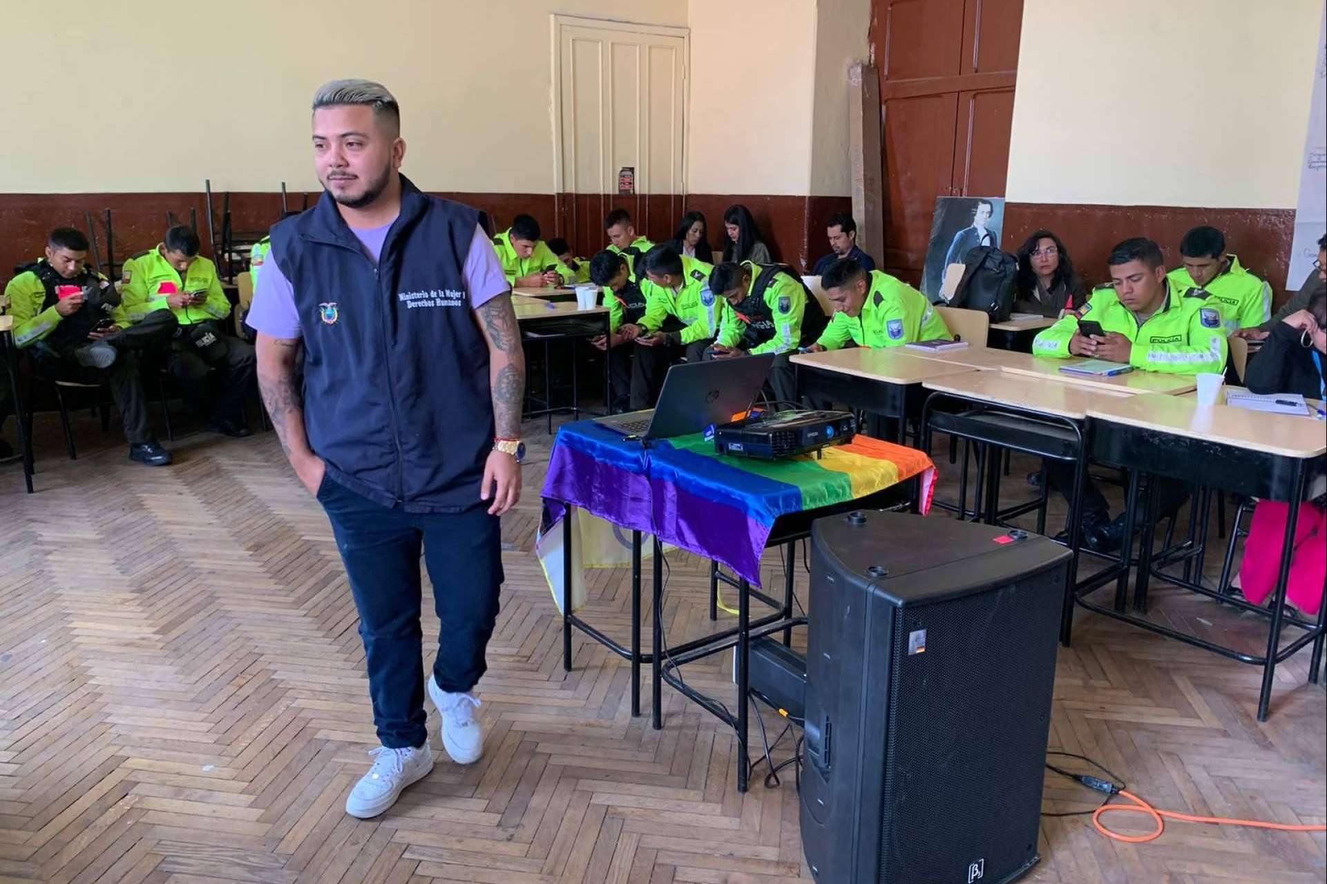 El Ministerio de la Mujer de Ecuador no cumple con la sentencia que ordena disculpas públicas a capacitador LGBTIQ+