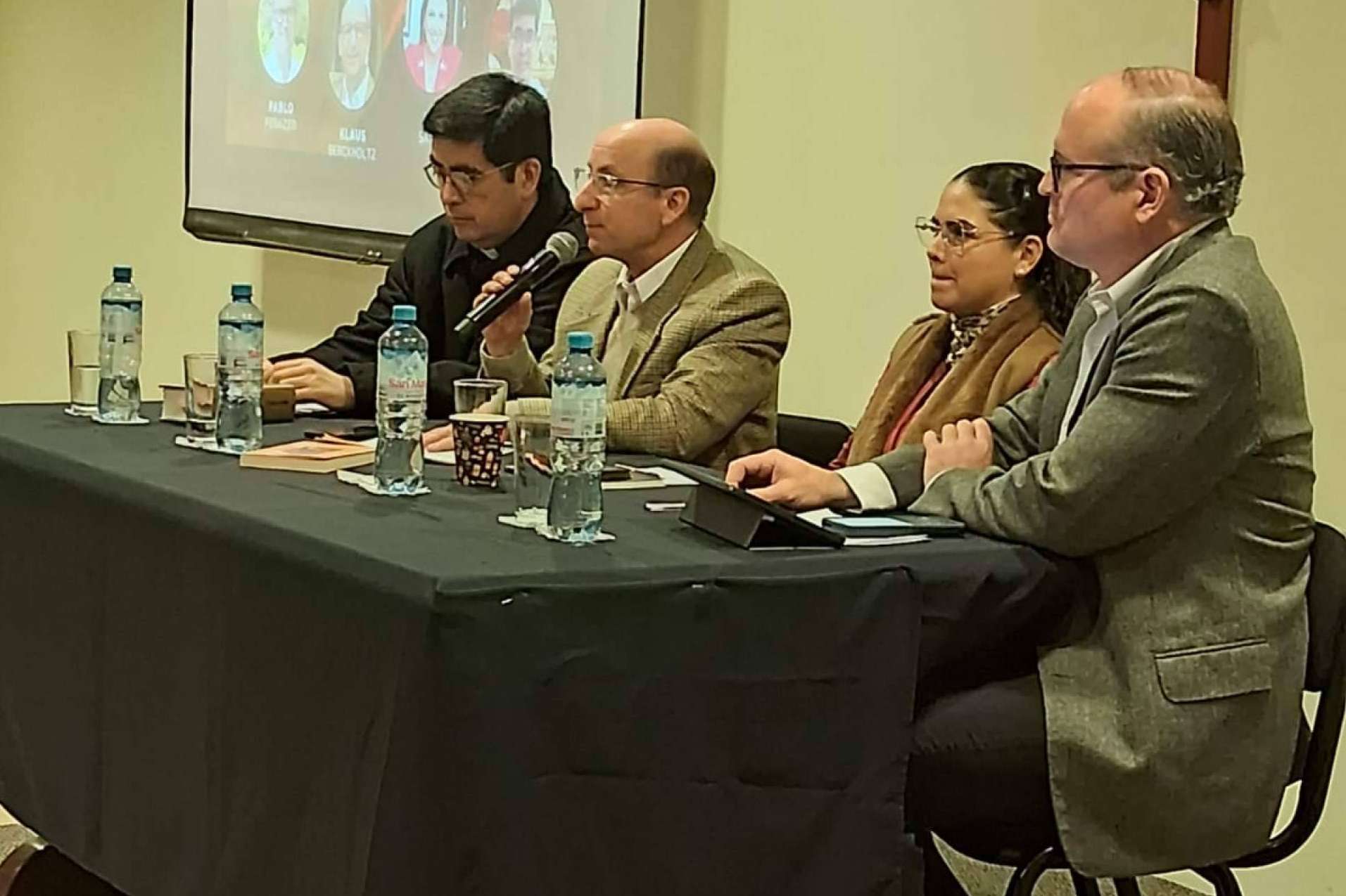 Felicitas organiza un evento para conversar sobre la felicidad auténtica con distintos especialistas